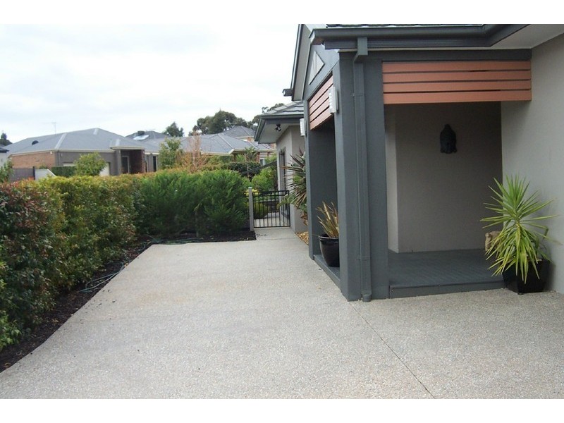 7 Ben Cairn Mews, Pakenham VIC 3810