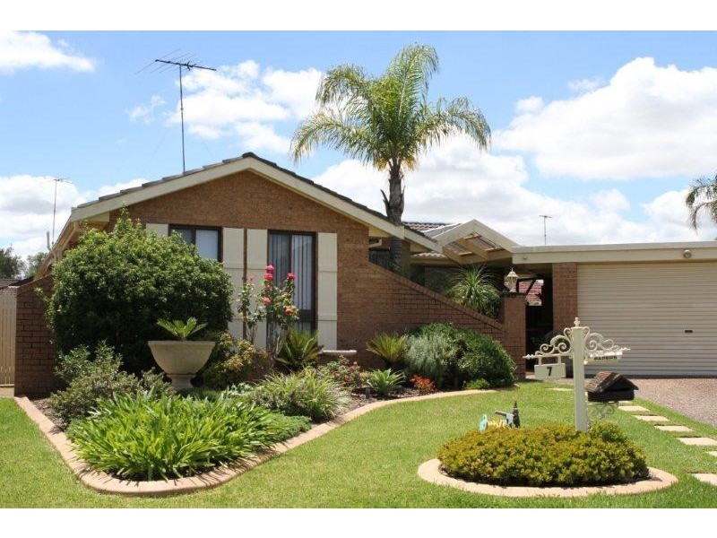 7 Macina Place, St Clair NSW 2759