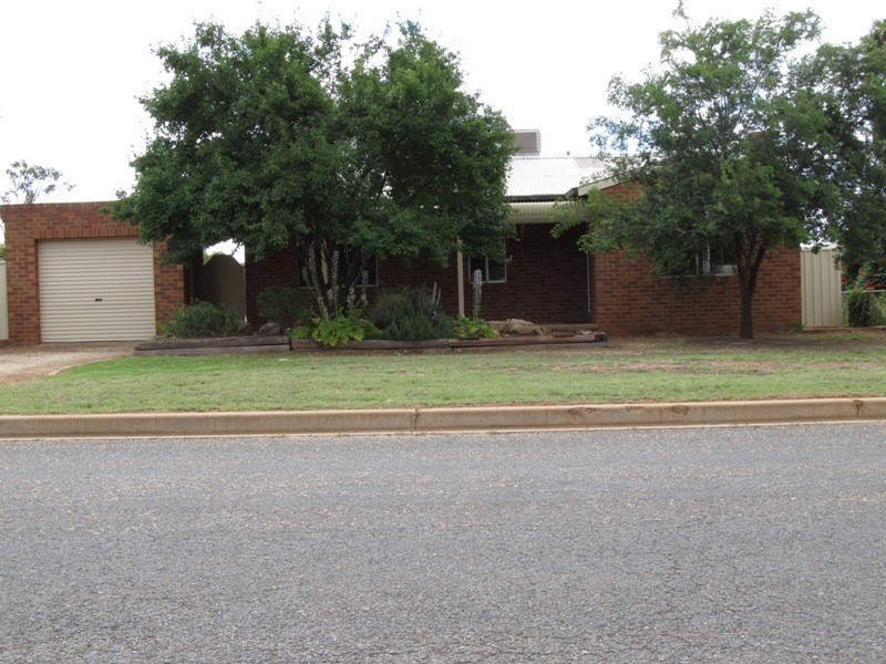 82 Iverach Street, Coolamon NSW 2701