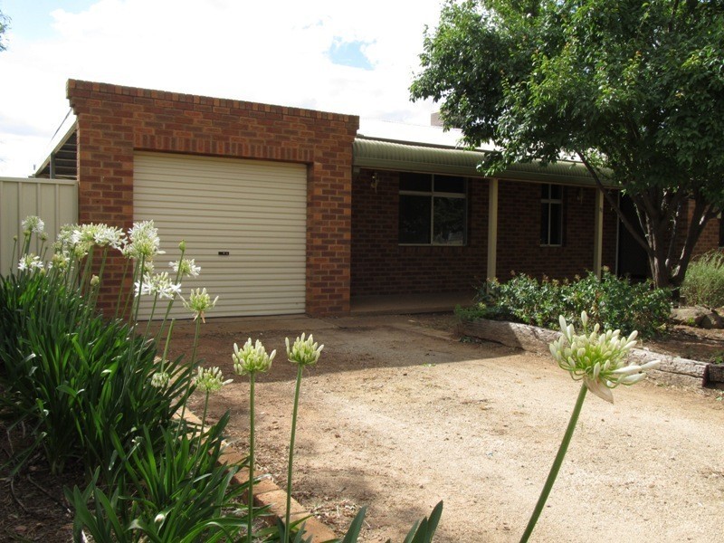 82 Iverach Street, Coolamon NSW 2701