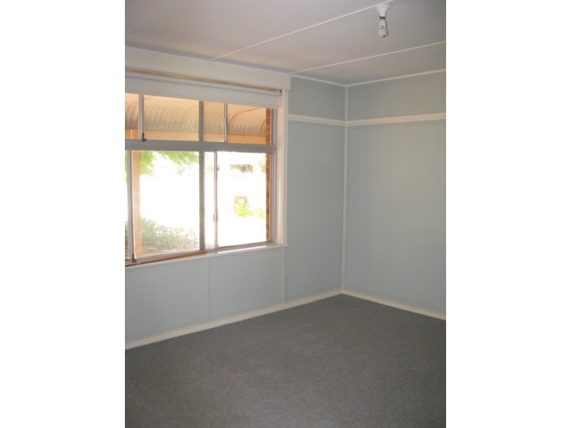 82 Iverach Street, Coolamon NSW 2701