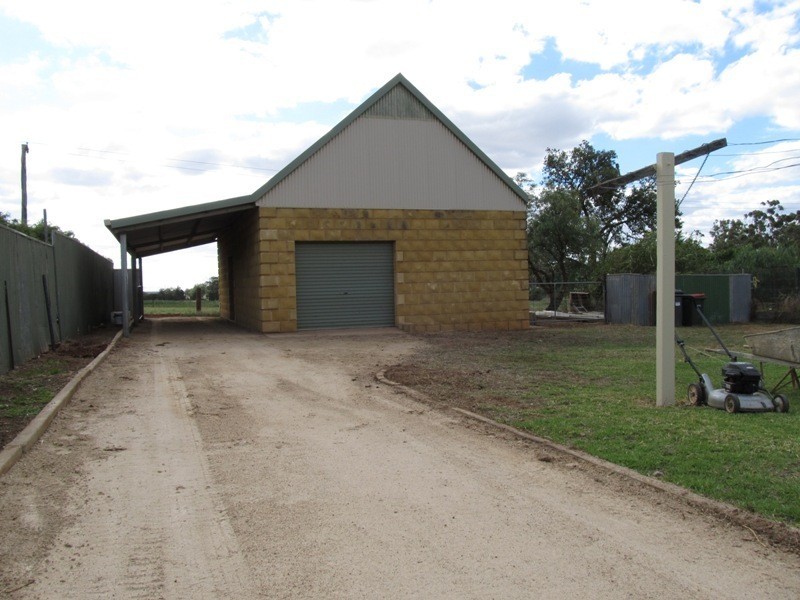 82 Iverach Street, Coolamon NSW 2701