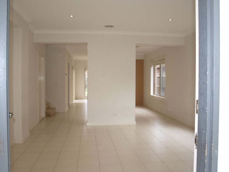 14 Chesterfield Road, Cairnlea VIC 3023