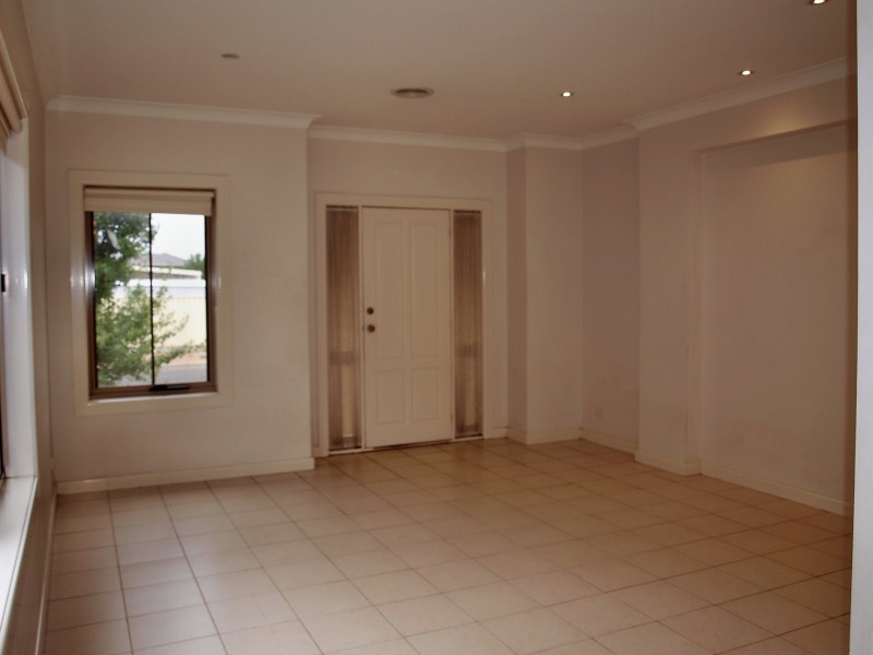 14 Chesterfield Road, Cairnlea VIC 3023