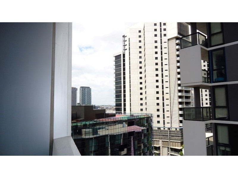 N809/231-245 Harbour Esplanade, Docklands VIC 3008