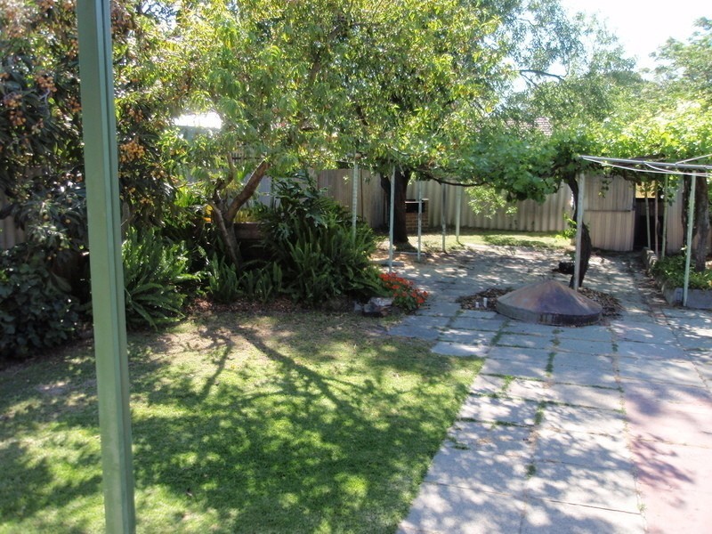 34 Upton Street, St James WA 6102