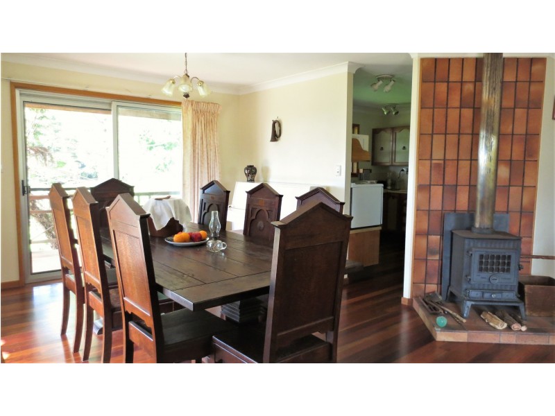 18 South West Road, Beechmont QLD 4211