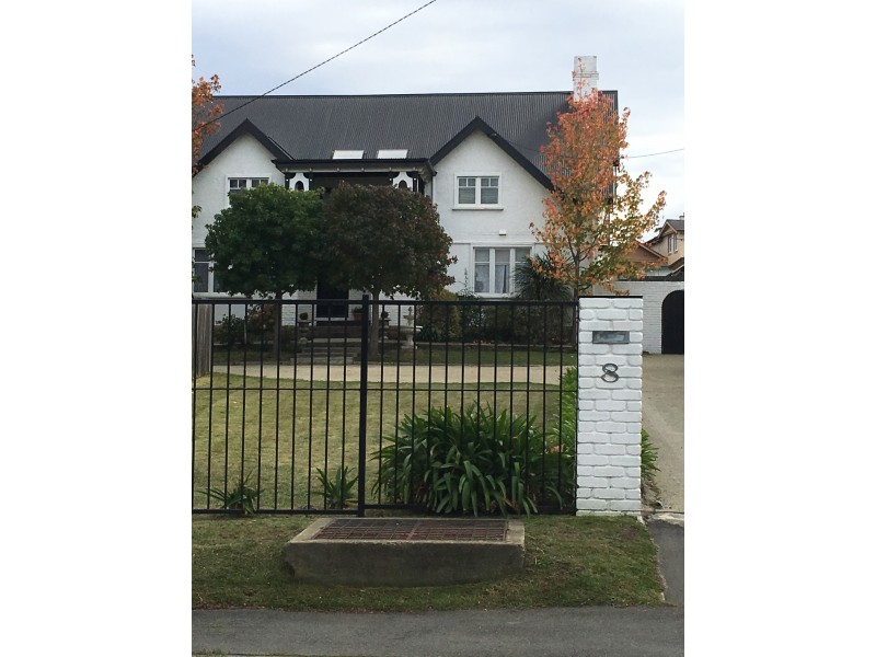 8 Esplanade, Lindisfarne TAS 7015