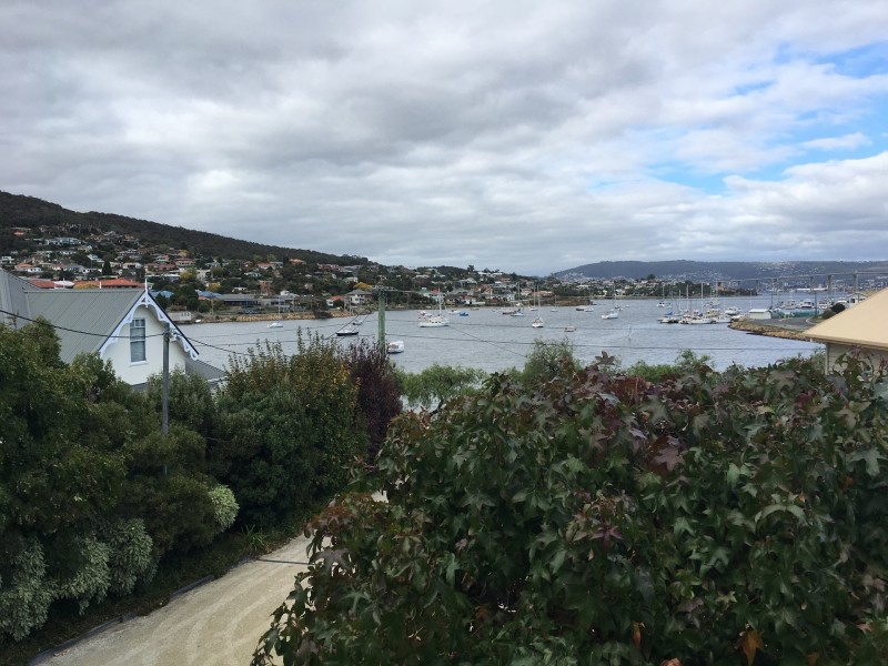 8 Esplanade, Lindisfarne TAS 7015