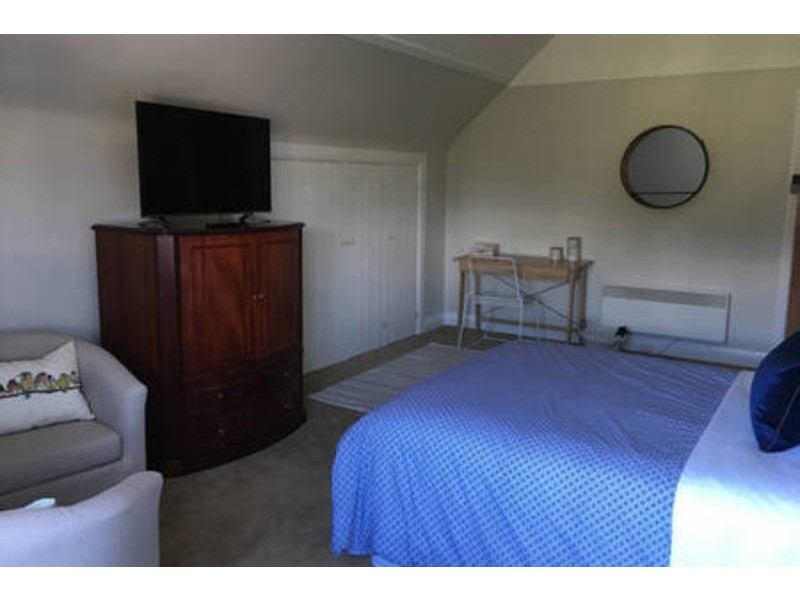 8 Esplanade, Lindisfarne TAS 7015