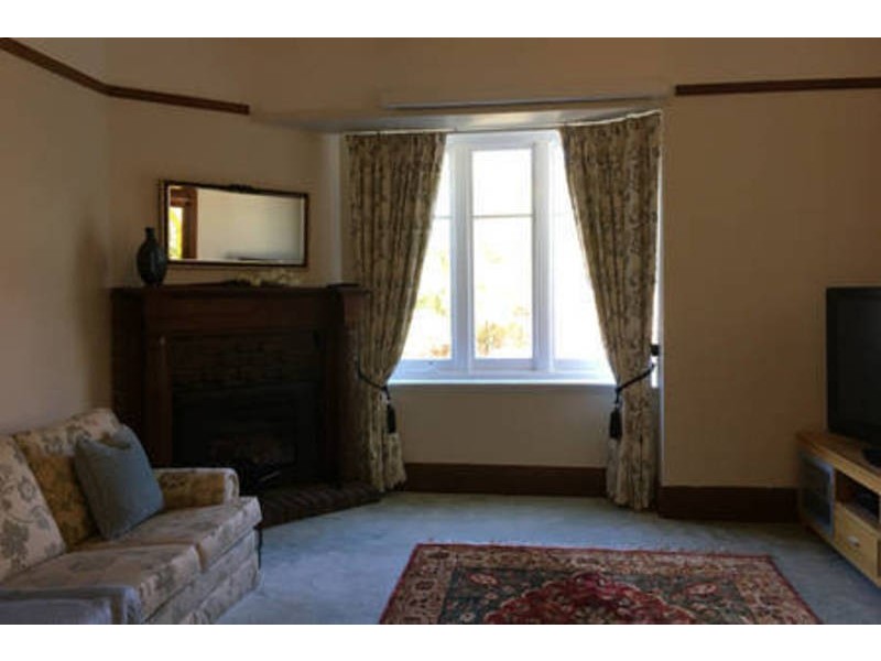 8 Esplanade, Lindisfarne TAS 7015