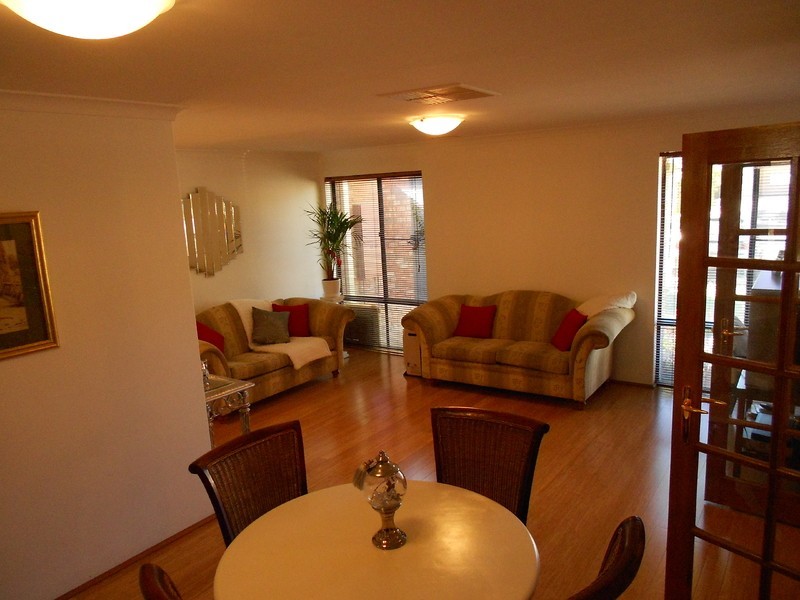 39 Wimbledon Dv, Kingsley WA 6026