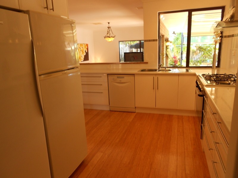 39 Wimbledon Dv, Kingsley WA 6026