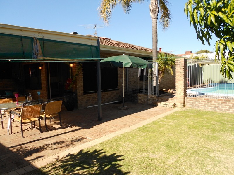 39 Wimbledon Dv, Kingsley WA 6026