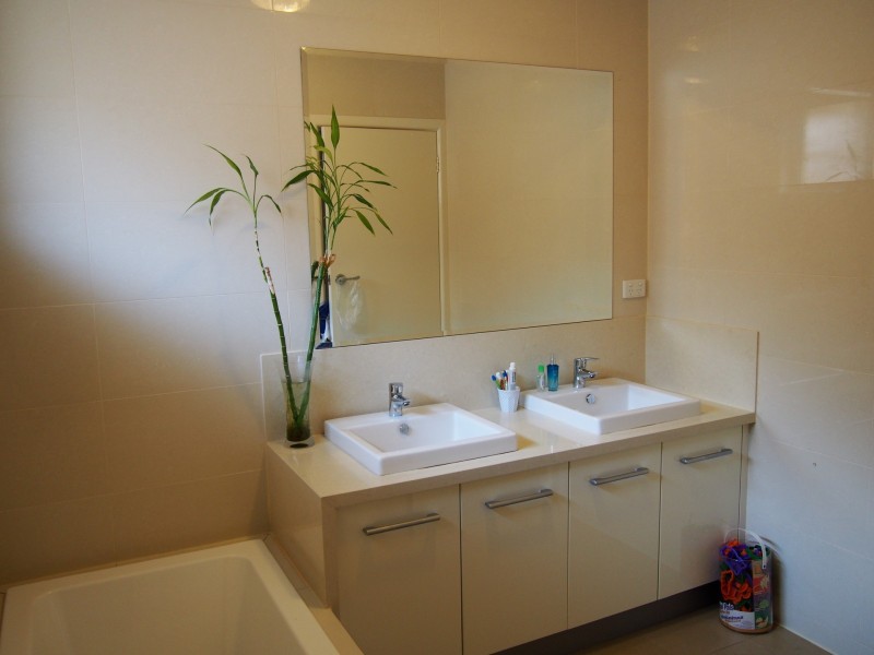 33 Hall Street, Mckinnon VIC 3204