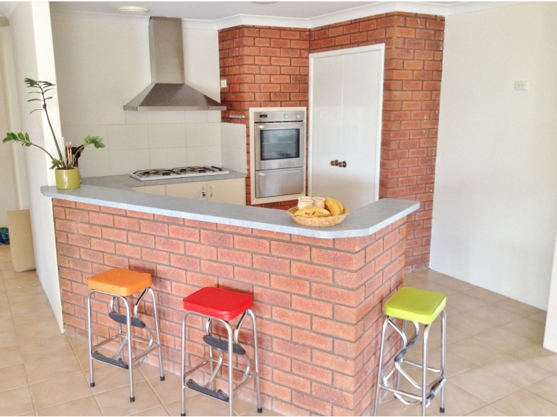 8 Willow Creek Mews, Woodvale WA 6026