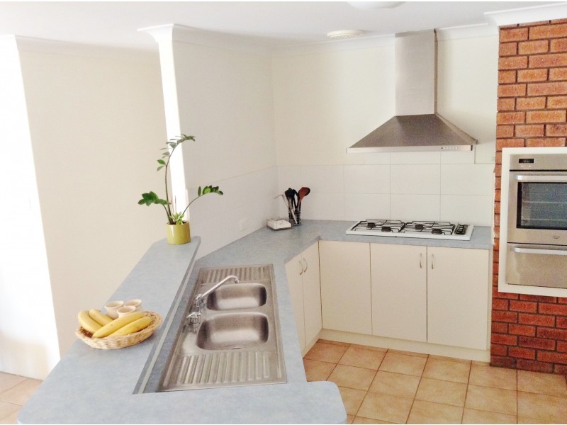 8 Willow Creek Mews, Woodvale WA 6026