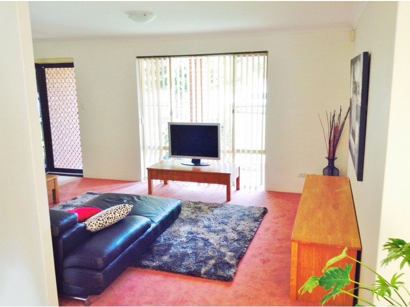 8 Willow Creek Mews, Woodvale WA 6026