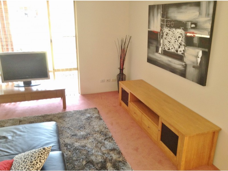 8 Willow Creek Mews, Woodvale WA 6026