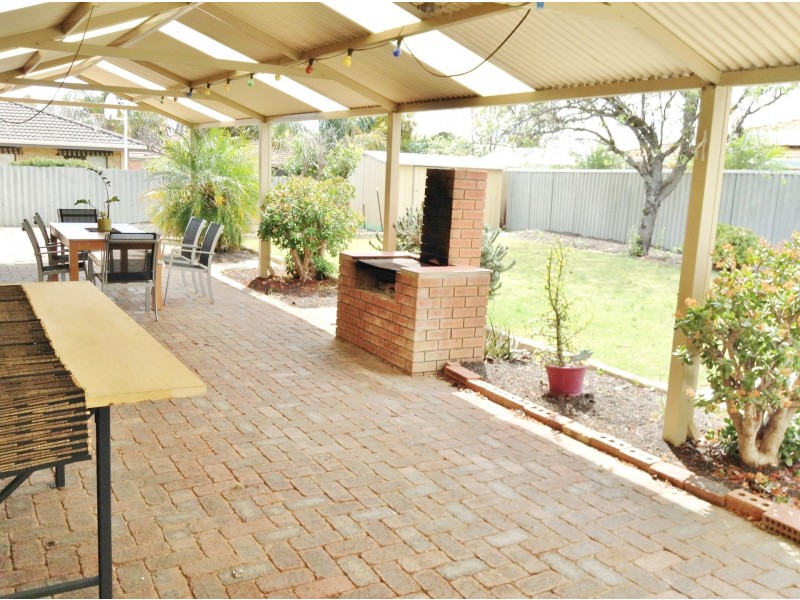 8 Willow Creek Mews, Woodvale WA 6026