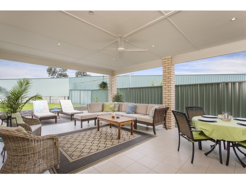 2 Holly Court, Mawson Lakes SA 5095