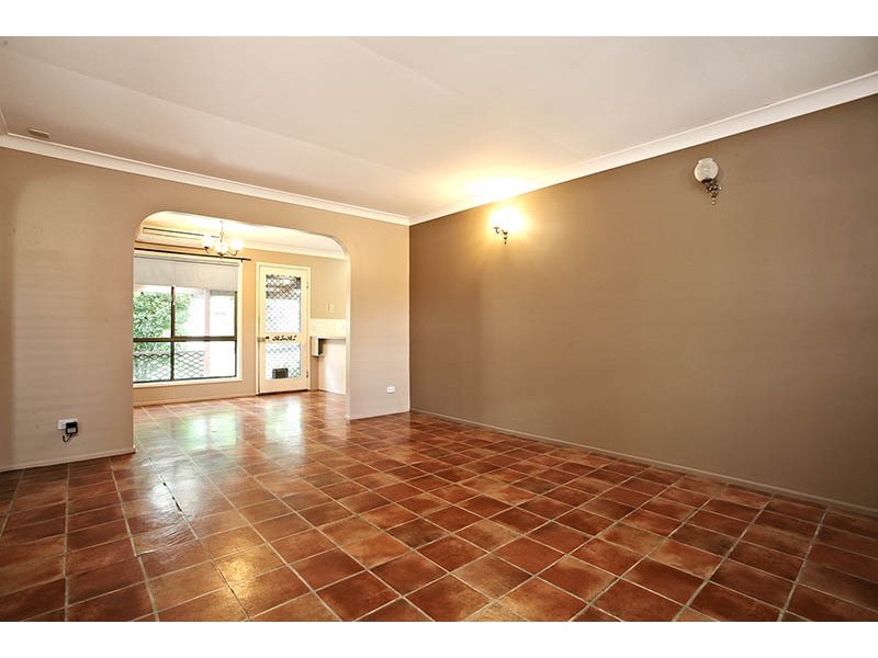 21 Parkroyal Crescent, Regents Park QLD 4118