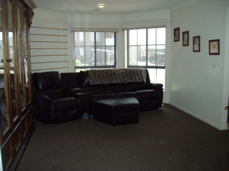 6 Drysdale Place, Brookfield VIC 3338