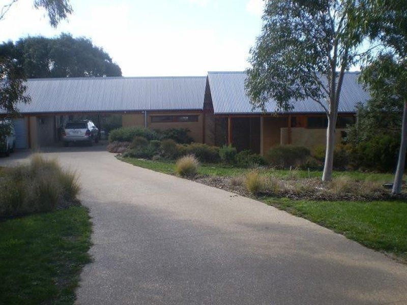 16 Jonathan Road, Gisborne VIC 3437