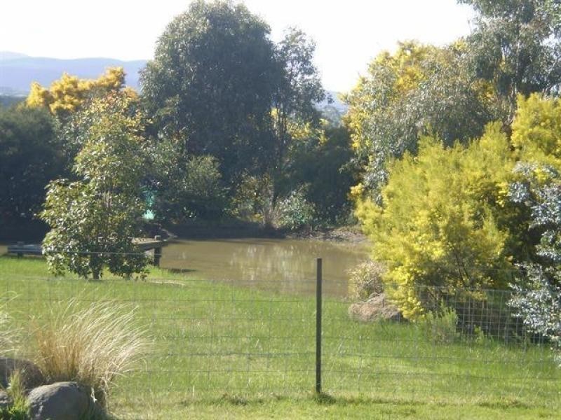 16 Jonathan Road, Gisborne VIC 3437