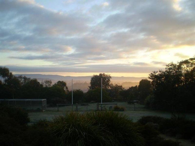 16 Jonathan Road, Gisborne VIC 3437