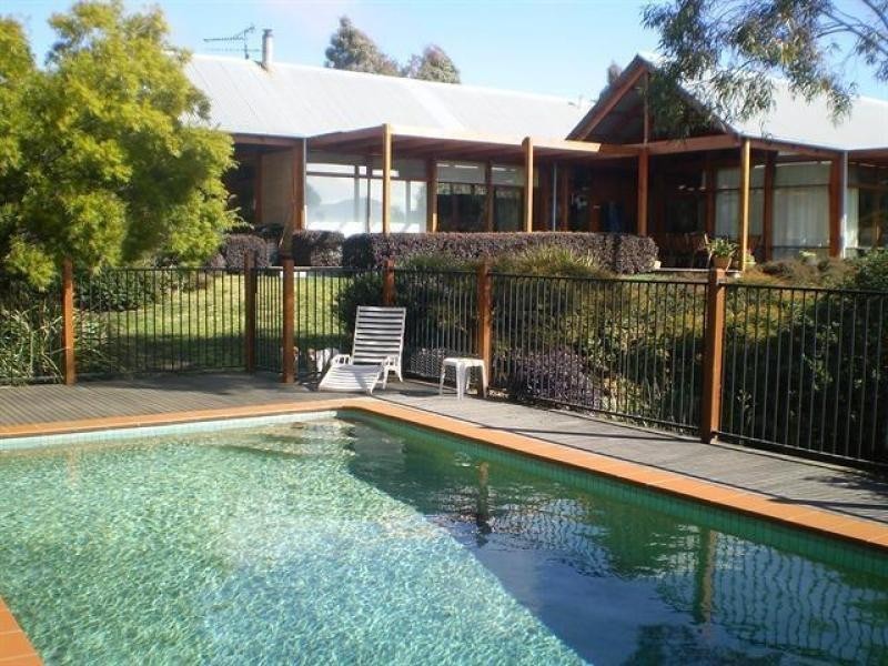 16 Jonathan Road, Gisborne VIC 3437