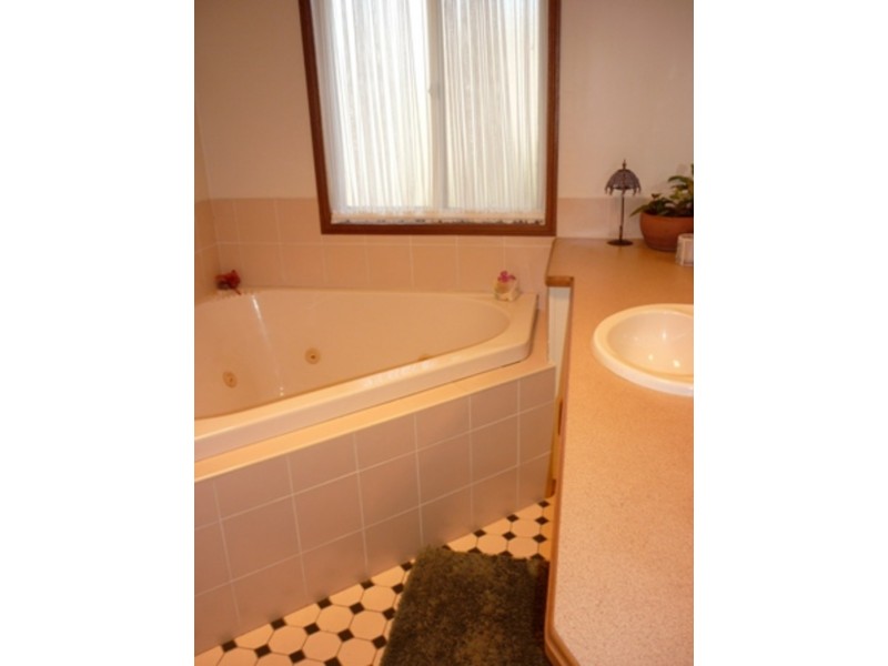 20 Emma Drive, Kearneys Spring QLD 4350