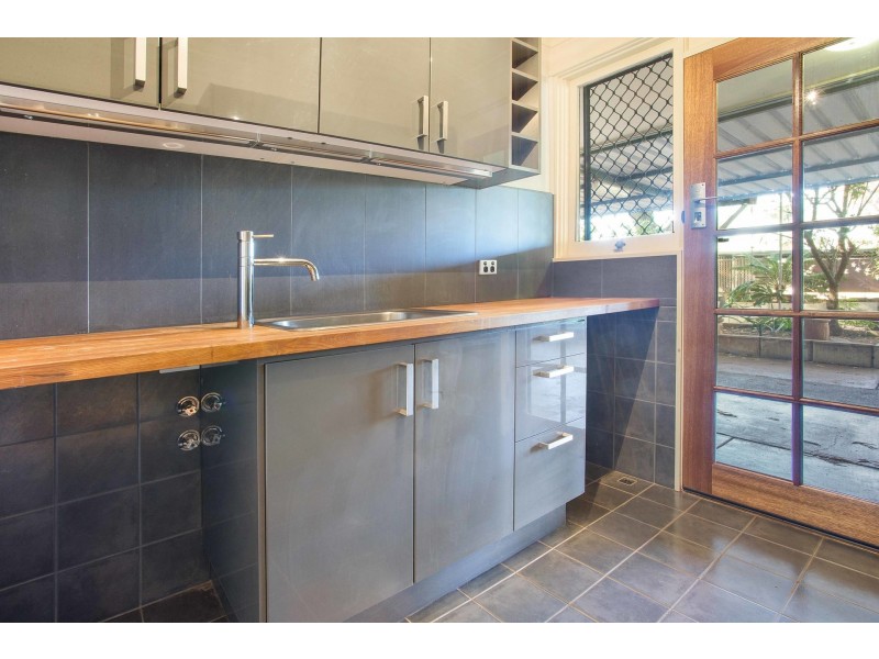 8 Stirling Crescent, Dampier WA 6713