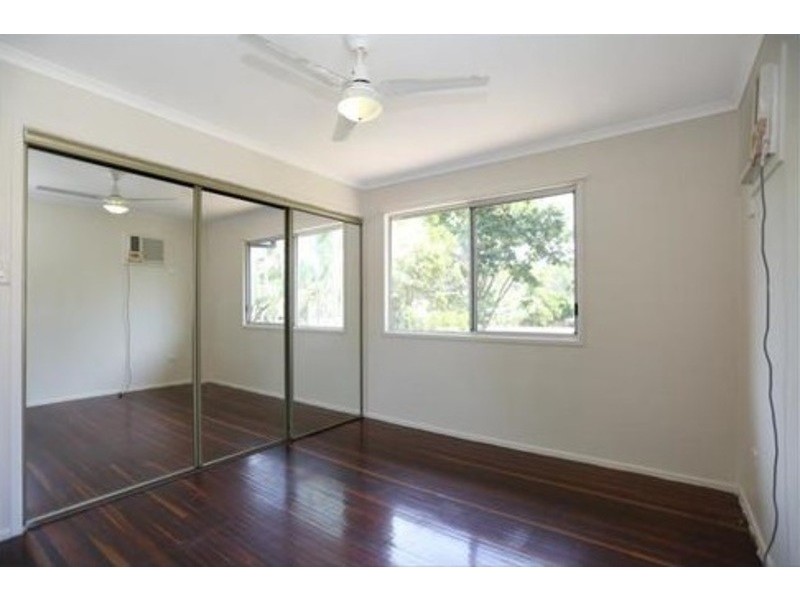 1A Skylark Street, Slade Point QLD 4740