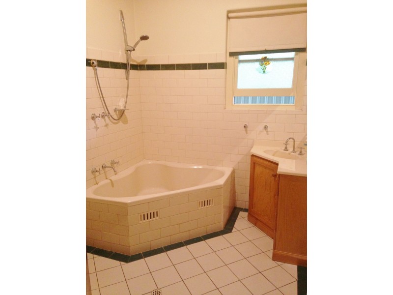 2 Beauford Avenue, Marion SA 5043