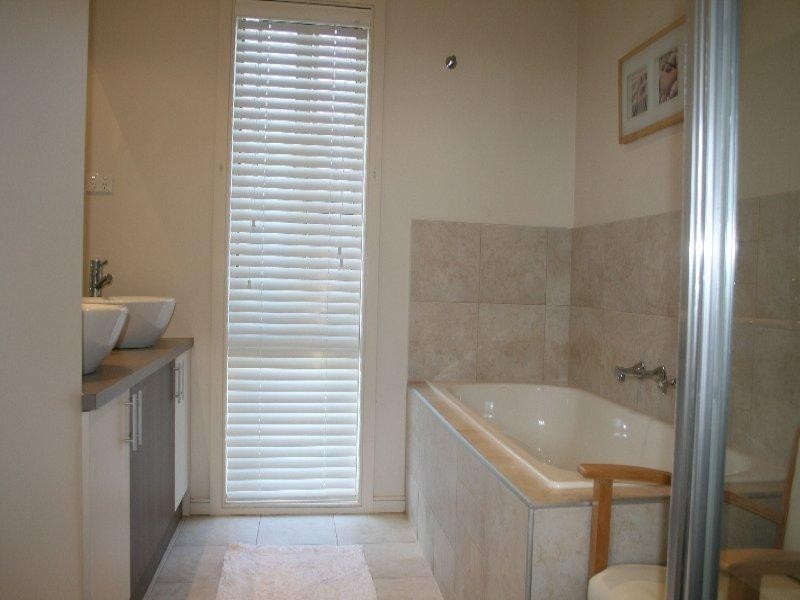 5 Lennon Boulevard, Point Cook VIC 3030