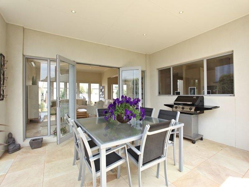 5 Lennon Boulevard, Point Cook VIC 3030