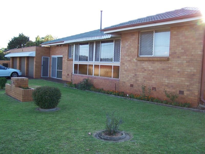 1 Lynne Street, Centenary Heights QLD 4350