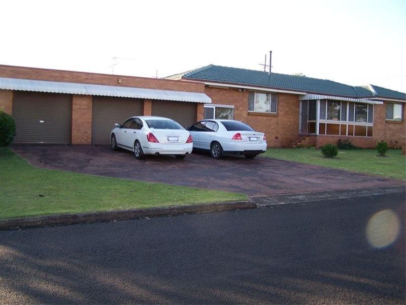 1 Lynne Street, Centenary Heights QLD 4350