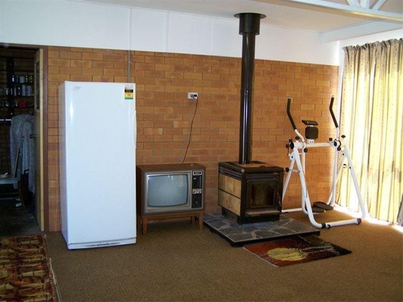 1 Lynne Street, Centenary Heights QLD 4350