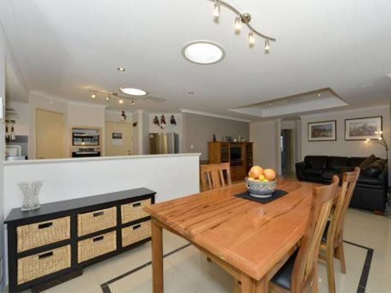 16 Edgebaston Drive, Madeley WA 6065