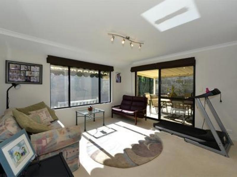 16 Edgebaston Drive, Madeley WA 6065