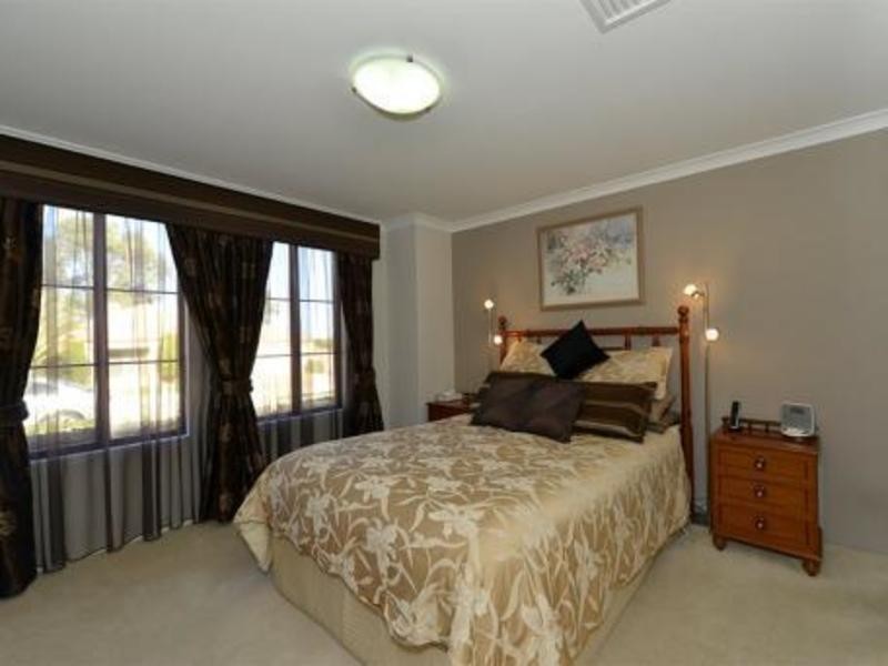 16 Edgebaston Drive, Madeley WA 6065