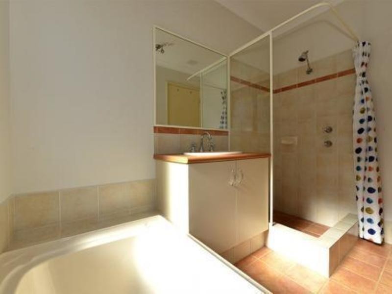 16 Edgebaston Drive, Madeley WA 6065