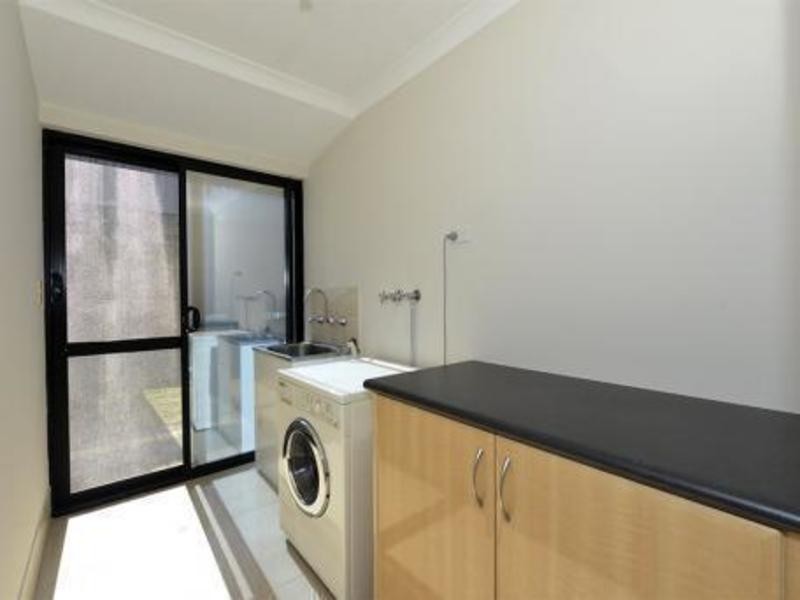 16 Edgebaston Drive, Madeley WA 6065