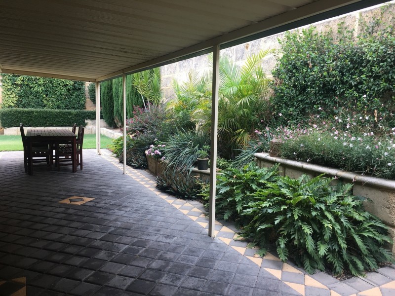 16 Edgebaston Drive, Madeley WA 6065