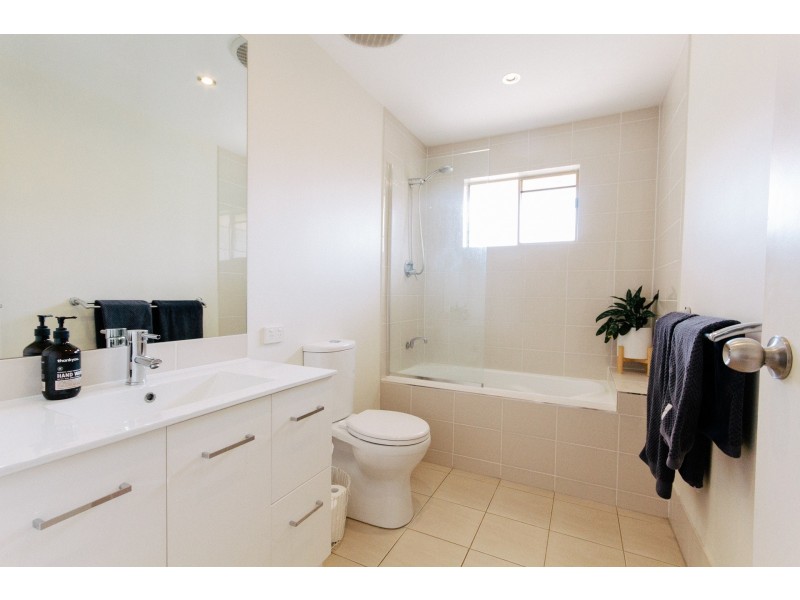 16 Elaine Street, Southport QLD 4215