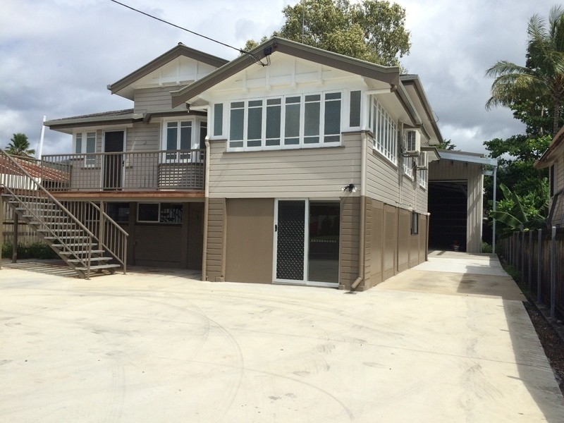33 Pease Street, Manoora QLD 4870