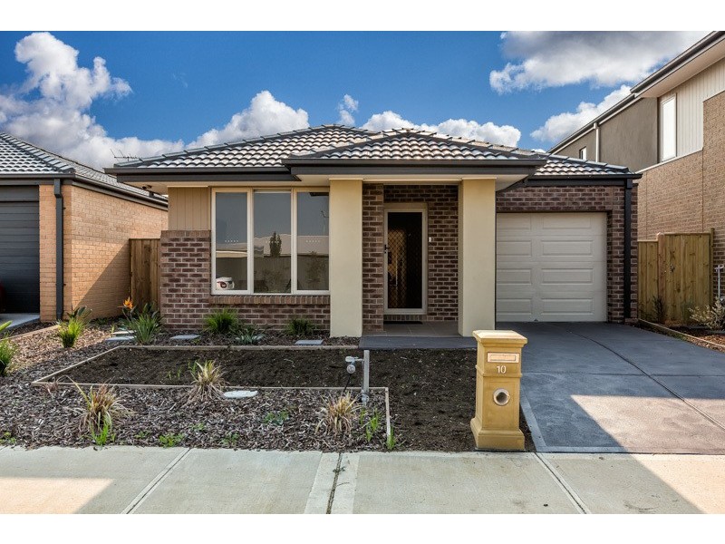 10 Living Crescent, Point Cook VIC 3030