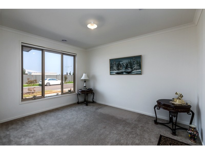 10 Living Crescent, Point Cook VIC 3030